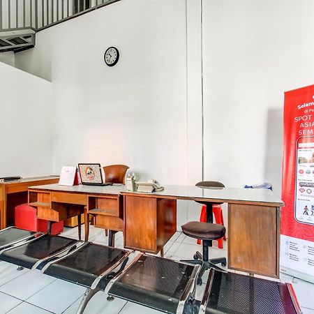 Oyo Life 91374 Asia Stay Semarang Syariah Екстериор снимка