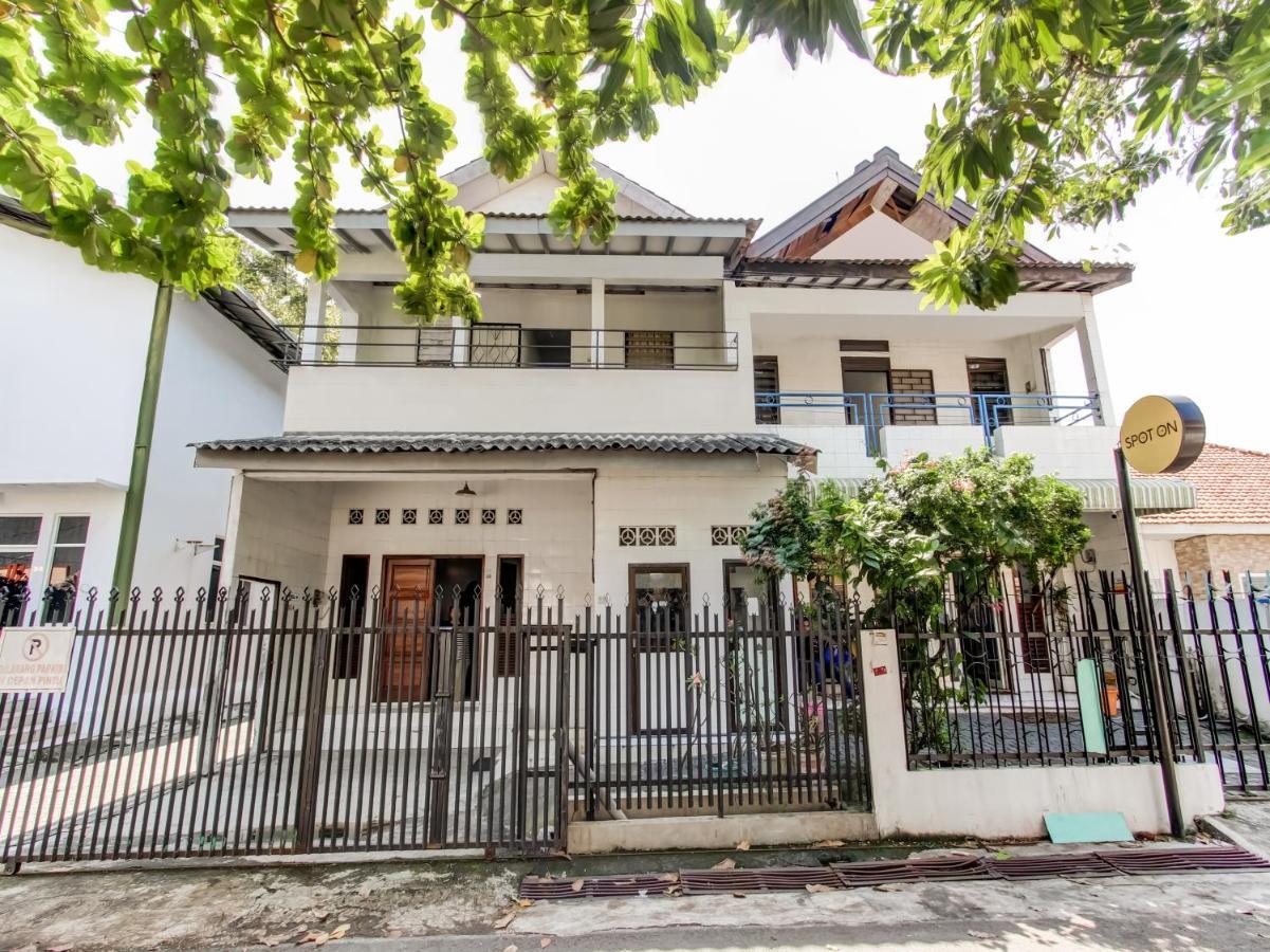 Oyo Life 91374 Asia Stay Semarang Syariah Екстериор снимка
